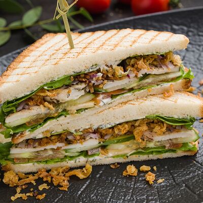 Сэндвич с курицей в Рыба закусывала по цене 489 ₽