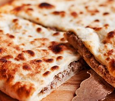 Осетинский пирог с мясом в Осетинские пироги от Забавы по цене 1590 ₽