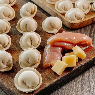 Пельмени из курицы с пармезаном (2) в Пельменная философия по цене 1357 ₽