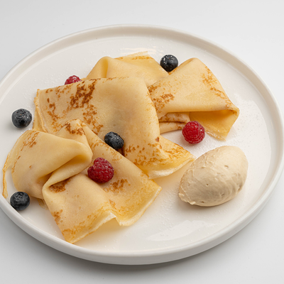 Блины с сезонными ягодами и сметанным муссом в Скандинавия по цене 600 ₽