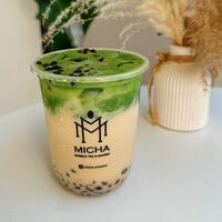 Чай с молоком, матчей и красной фасолью в Micha Bubble Tea & Bakery