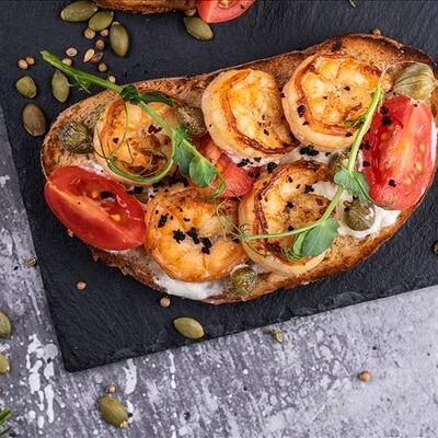 Брускетта с креветками в Refettorio по цене 590 ₽