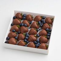 Набор клубники в шоколаде Молочный шоколад в Chocoberry