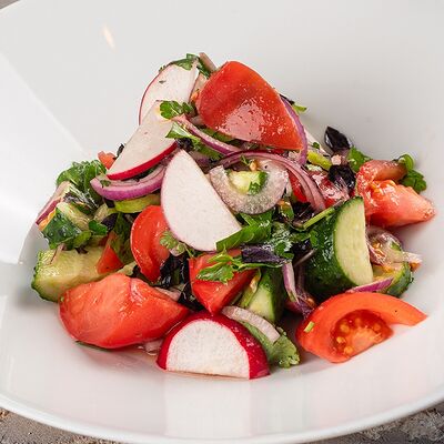 Салат Чобан в Дворец свадеб по цене 480 ₽