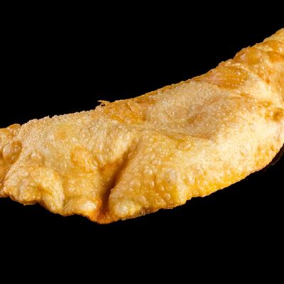 Сладкий чебурек с апельсиновым джемом и сливочной рикоттой в ЧБкафе по цене 300 ₽