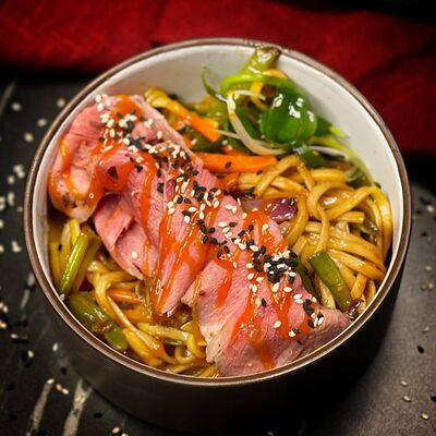 Жареная лапша с телятинойв Kirova street по цене 470 ₽