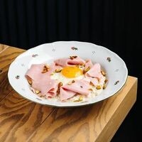 Овсяная каша с мортаделой и яйцом в Мона