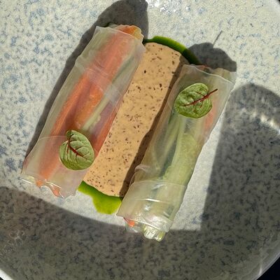 Овощные спринг ролы и кунжутный соусв Гости Рестопаб по цене 14 р.