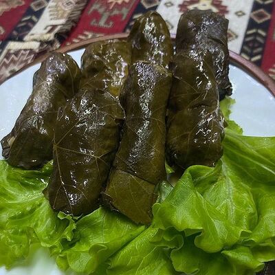 Долма постная из виноградных листьев в Жарим не только мясо по цене 411 ₽