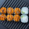 Запеченный ролл с крабом чеддер в Моремания Food по цене 490