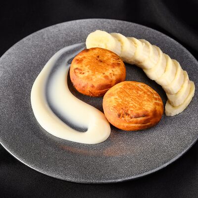 Сырники со сгущенкойв Ауфчик по цене 370 ₽