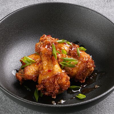 Крылья BBQ в Holy Hotdoggers по цене 720 ₽