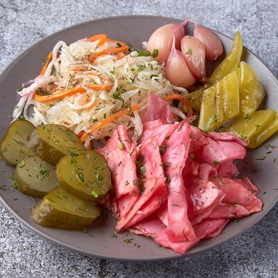 Ассорти солений в Тим Шашлык & Бургер по цене 390 ₽