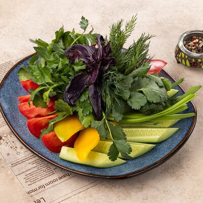 Букет из свежих овощей и зелени в Хинкальная Легенда по цене 970 ₽