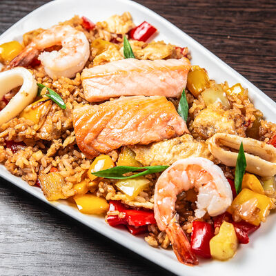 Теппаньяки рис с морепродуктами в Суши Рай по цене 529 ₽