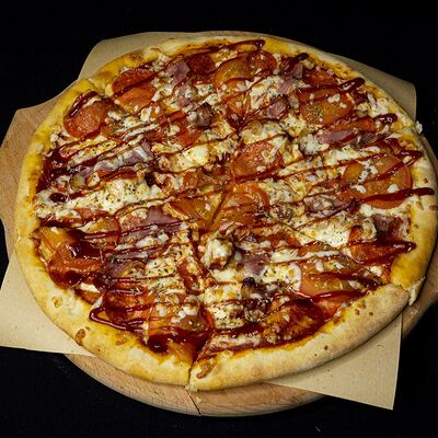 Пицца Фирменная Богатырь в Богатырь по цене 790 ₽