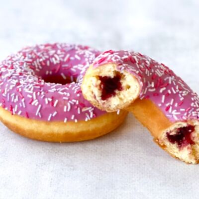 Донат клубничный (Россия) в BubbleTika по цене 80 ₽