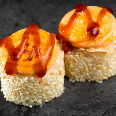 Запеченный ролл с лососем в Good Food по цене 586 ₽