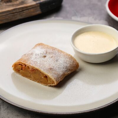 Яблочный штрудель в Double по цене 440