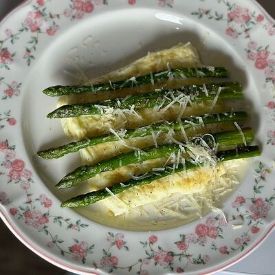 Омлет со спаржей в Camon Cafe по цене 570 ₽