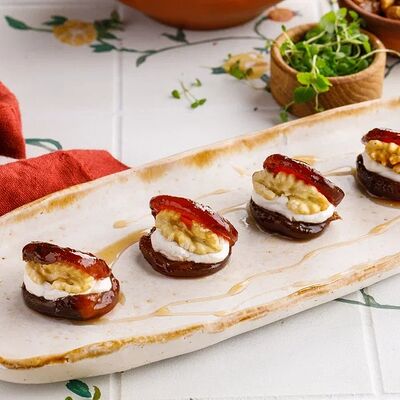 Курага с кремом из маскарпоне и грецким орехом в Мамалыга по цене 390