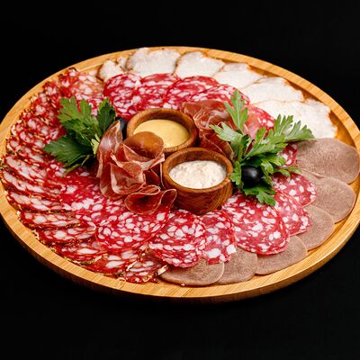 Мясная тарелка большая в Ролл Маркет по цене 1199