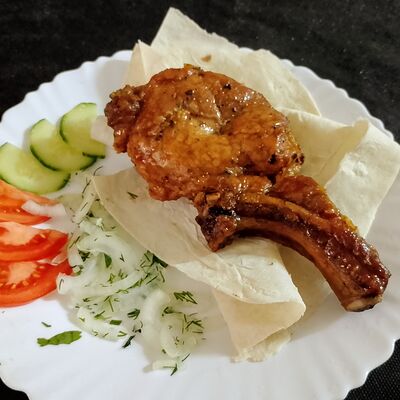 Свиная корейка на кости в Мясо на углях по цене 680 ₽