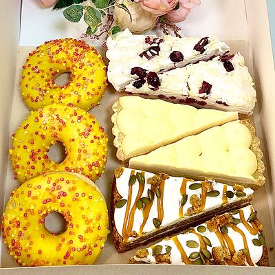 Набор Love is в Чарли Чаплин по цене 2390 ₽