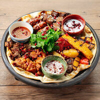 Большая мясная тарелка по-грузински в Nino