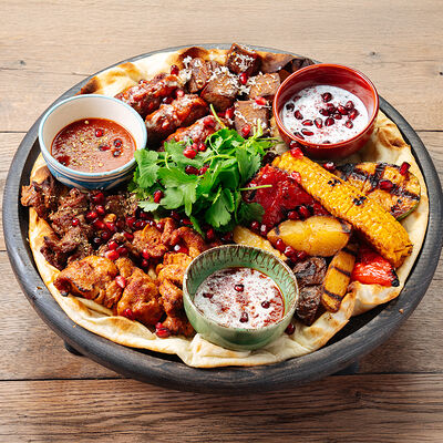 Большая мясная тарелка по-грузински в Nino по цене 3900 ₽