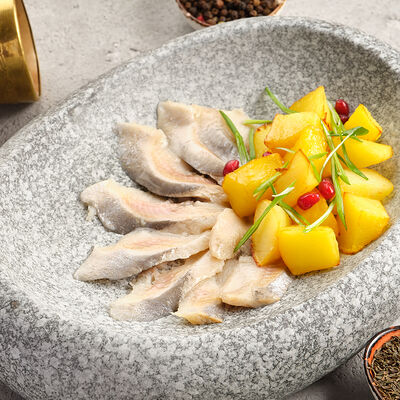 Сельдь с отварным картофелем в Грузина Мама по цене 415 ₽