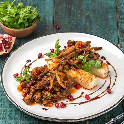 Жареный говяжий язык с вешенками и эларджи в ЛарисуВаннуХочу по цене 690