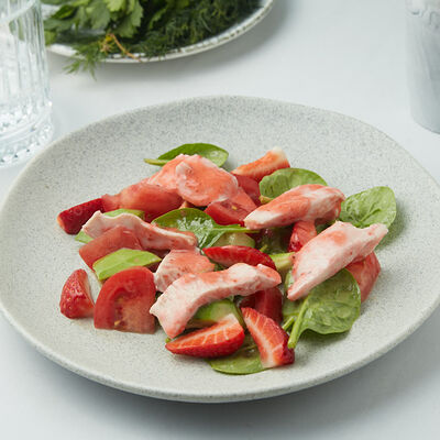 Салат с индейкой и клубникой в Блеск по цене 490