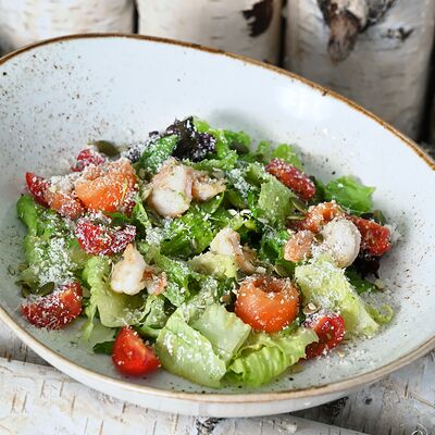 Шпинат с лососем, креветками гриль и тайской заправкойв ФедяДичь по цене 1090 ₽