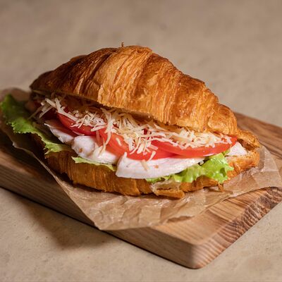 Круассан Цезарь в Fino по цене 280 ₽