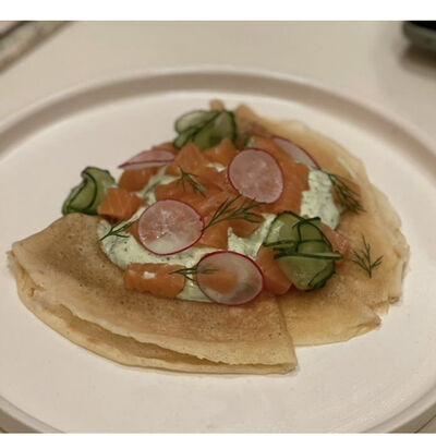 Блин с лососем в Тревеллерс кофе по цене 559 ₽