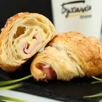 Круассан с ветчиной и сыром в Пекарня Буханка