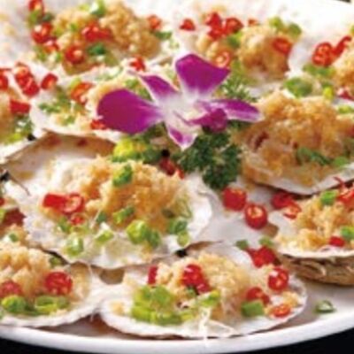 Тушеные гребешки со стеклянной лапшой в чесночном соусе в ГУаНЬ ЯНЬ по цене 700 ₽