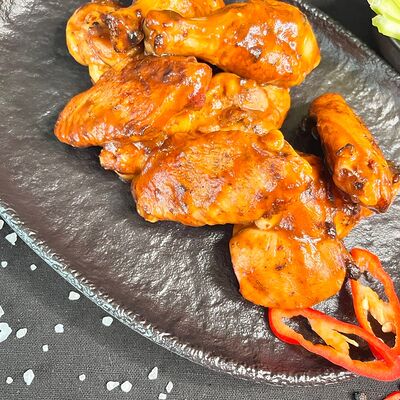 Крылышки острые в Мёд и мясо по цене 199 ₽