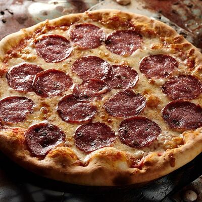 Пицца пеперони в Ранчо Grill & Bar по цене 980 ₽