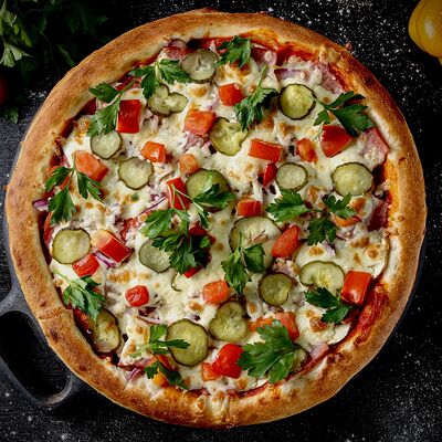 Пицца по-домашнему 30 см в Hot Pizza по цене 830 ₽