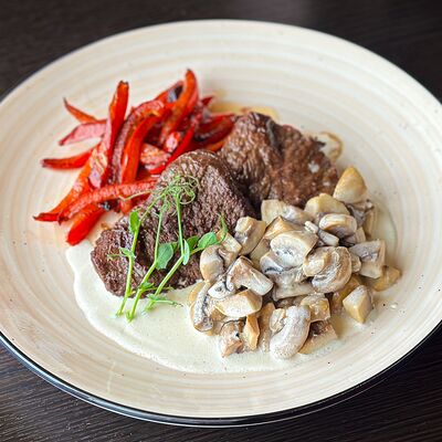 Телятина в сливочно-грибном соусе в Навруз по цене 710 ₽