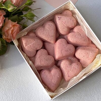 Сердечки из белого шоколада в Verria Chocolate - клубника в шоколаде по цене 800 ₽