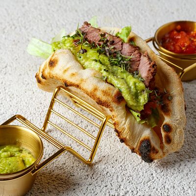 Сэндвич с пастрами в Рестобар Публика по цене 770 ₽