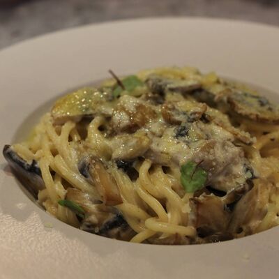 Паста с шампиньонами и трюфельным маслом в Raison D’être по цене 490 ₽