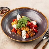 Салат с хрустящими баклажанами в Хинкальная Легенда