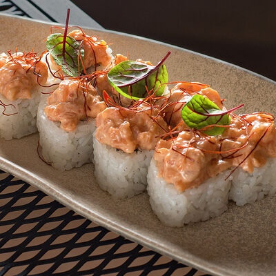 Ролл тартар с лососем в Густо & Пряно по цене 698 ₽