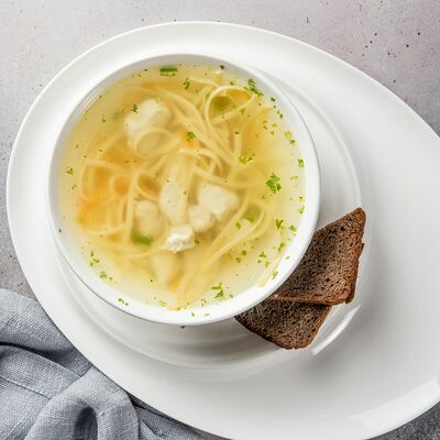 Лёгкий куриный суп-лапша в Империя по цене 270