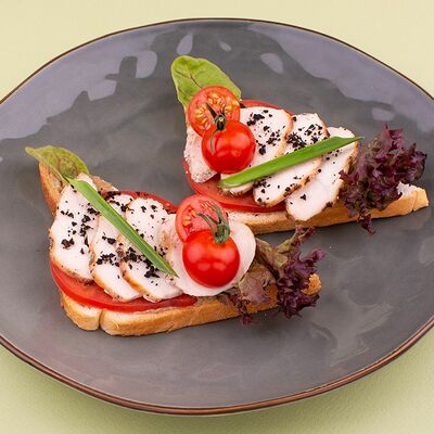 Тост с цыпленком в Усадьба по цене 295 ₽