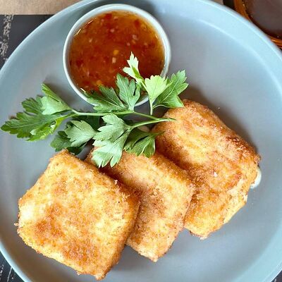 Хрустящая моцарелла в Первый сырный бар Friends по цене 520 ₽